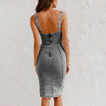 Maëlle – Robe en Jean à Bretelles Décolleté U, Coupe Slim avec Fente Chic